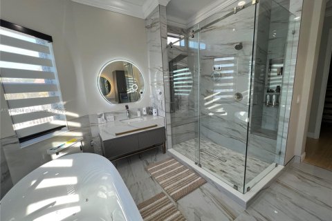 House in Miramar, Florida 5 bedrooms, 373.19 sq.m. № 1892508 - photo 20