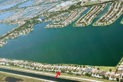 House in Miramar, Florida 5 bedrooms, 373.19 sq.m. № 1892508 - photo 3