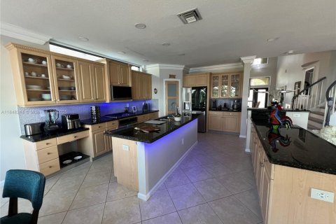 House in Miramar, Florida 5 bedrooms, 373.19 sq.m. № 1892508 - photo 10
