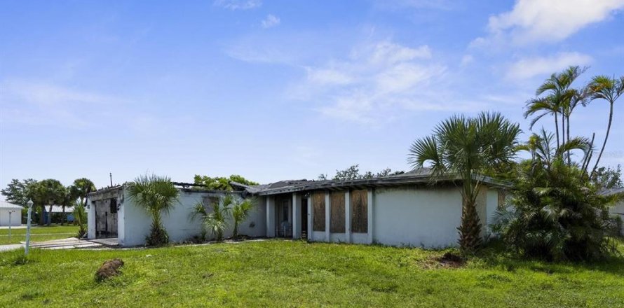 Casa en Port Charlotte, Florida 3 dormitorios, 196.3 m2 № 1832638