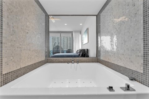 Купить кондоминиум в Майами, Флорида 2 спальни, 139.35м2, № 1970152 - фото 19