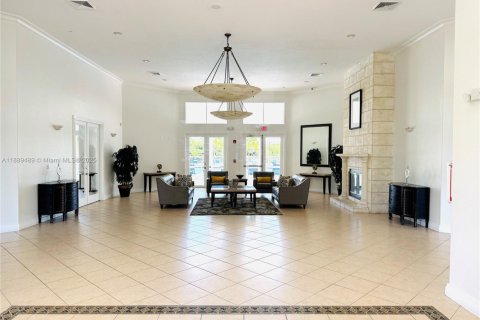 House in Miramar, Florida 3 bedrooms, 163.6 sq.m. № 1944720 - photo 21