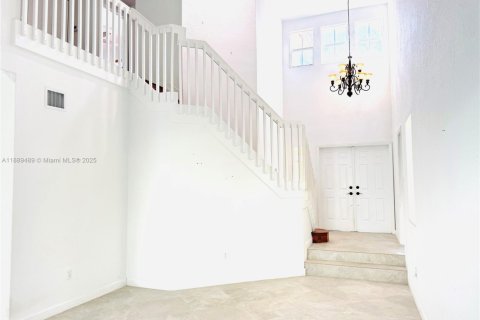 House in Miramar, Florida 3 bedrooms, 163.6 sq.m. № 1944720 - photo 2