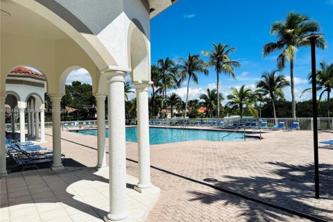 House in Miramar, Florida 3 bedrooms, 163.6 sq.m. № 1944720 - photo 17