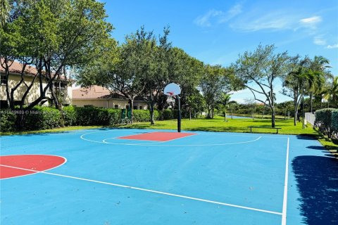 House in Miramar, Florida 3 bedrooms, 163.6 sq.m. № 1944720 - photo 18