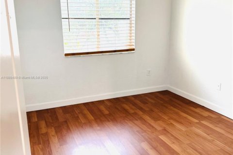 House in Miramar, Florida 3 bedrooms, 163.6 sq.m. № 1944720 - photo 7