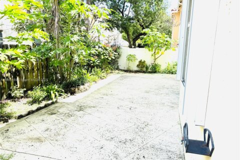 House in Miramar, Florida 3 bedrooms, 163.6 sq.m. № 1944720 - photo 14