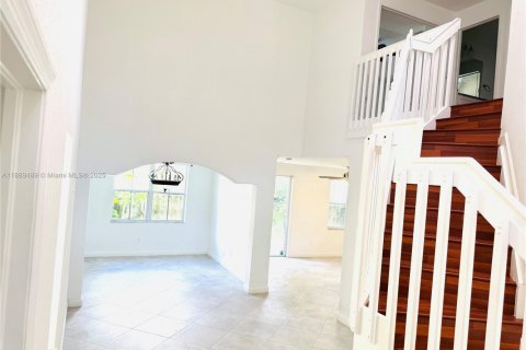 House in Miramar, Florida 3 bedrooms, 163.6 sq.m. № 1944720 - photo 3