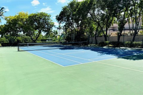 House in Miramar, Florida 3 bedrooms, 163.6 sq.m. № 1944720 - photo 19