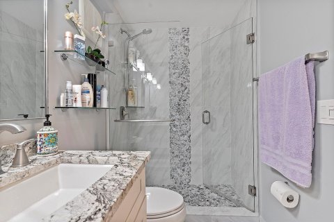 Condo in Highland Beach, Florida, 2 bedrooms № 2401224 - photo 25