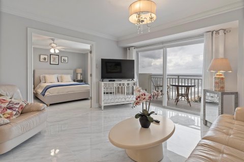 Condo in Highland Beach, Florida, 2 bedrooms № 2401224 - photo 16