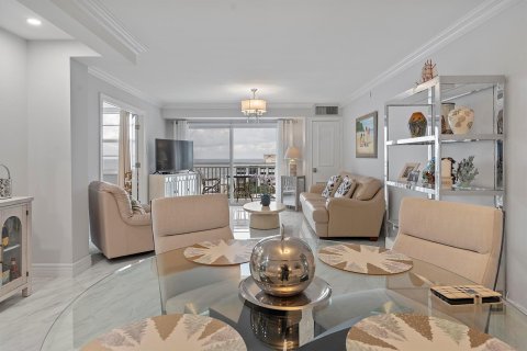 Condo in Highland Beach, Florida, 2 bedrooms № 2401224 - photo 17
