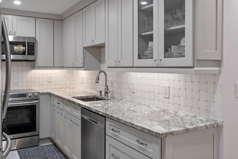 Condo in Highland Beach, Florida, 2 bedrooms № 2401224 - photo 11