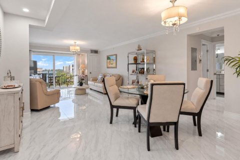 Condo in Highland Beach, Florida, 2 bedrooms № 2401224 - photo 13
