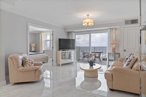 Condo in Highland Beach, Florida, 2 bedrooms № 2401224 - photo 15