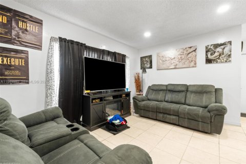 Copropriété à vendre à Miami Gardens, Floride: 2 chambres, 75.81 m2 № 2089201 - photo 11