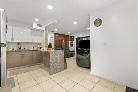 Copropriété à vendre à Miami Gardens, Floride: 2 chambres, 75.81 m2 № 2089201 - photo 6