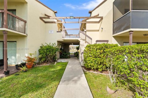 Condo à Miami Gardens, Floride, 2 chambres  № 2089201