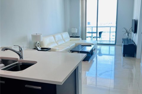 Condo in Miami, Florida, 1 bedroom  № 1984271 - photo 7
