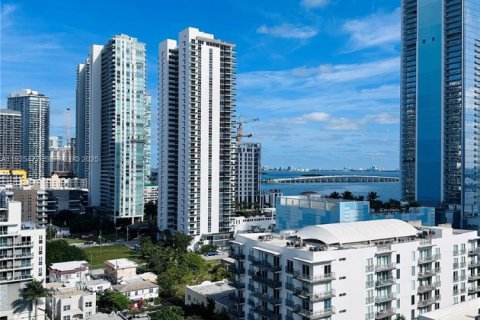 Condo in Miami, Florida, 1 bedroom  № 1984271 - photo 4