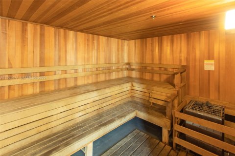 Condo in Miami, Florida, 1 bedroom  № 1984271 - photo 10