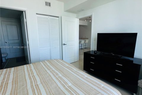Condo in Miami, Florida, 1 bedroom  № 1984271 - photo 8