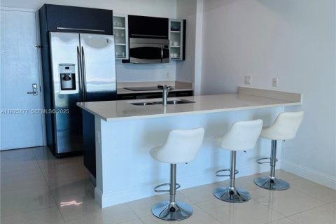 Condo in Miami, Florida, 1 bedroom  № 1984271 - photo 2