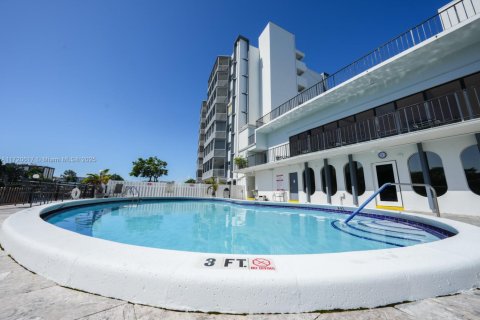 Copropriété à vendre à Hallandale Beach, Floride: 1 chambre, 78.97 m2 № 1472830 - photo 22