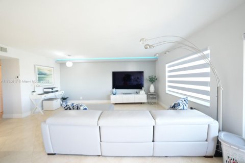 Copropriété à vendre à Hallandale Beach, Floride: 1 chambre, 78.97 m2 № 1472830 - photo 17