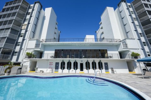Copropriété à vendre à Hallandale Beach, Floride: 1 chambre, 78.97 m2 № 1472830 - photo 1