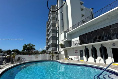 Copropriété à vendre à Hallandale Beach, Floride: 1 chambre, 78.97 m2 № 1472830 - photo 12