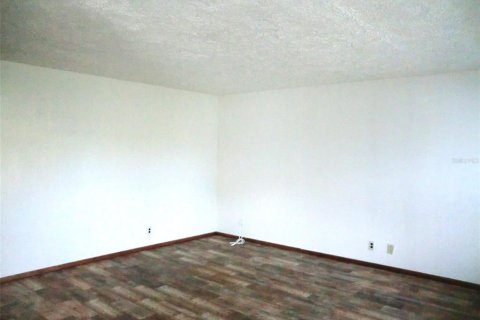 Condo in Sun City Center, Florida, 2 bedrooms  № 2277761 - photo 2