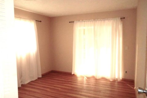 Condo in Sun City Center, Florida, 2 bedrooms  № 2277761 - photo 15