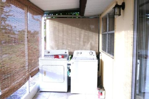 Condo in Sun City Center, Florida, 2 bedrooms  № 2277761 - photo 17