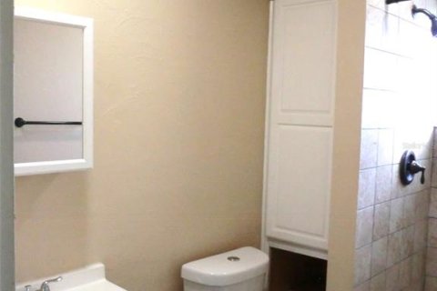 Condo in Sun City Center, Florida, 2 bedrooms  № 2277761 - photo 10