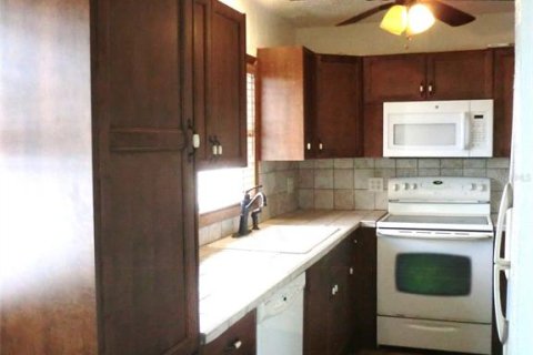 Condo in Sun City Center, Florida, 2 bedrooms  № 2277761 - photo 6
