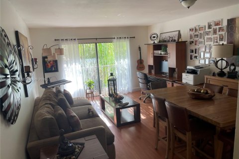 Condominio en alquiler en Miami, Florida, 1 dormitorio, 62.24 m2 № 2027205 - foto 3