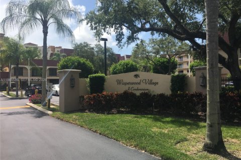 Condominio en Miami, Florida, 1 dormitorio  № 2027205