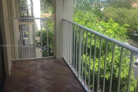 Condominio en alquiler en Miami, Florida, 1 dormitorio, 62.24 m2 № 2027205 - foto 2