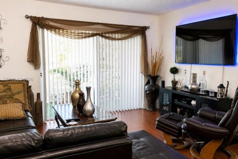 Condominio en Hollywood, Florida, 2 dormitorios  № 2075972