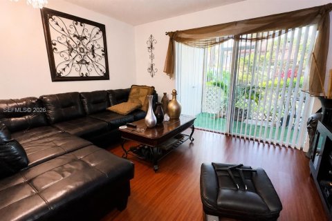Condominio en alquiler en Hollywood, Florida, 2 dormitorios, 80.55 m2 № 2075972 - foto 3