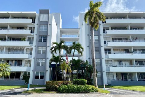 Condo in Bay Harbor Islands, Florida, 1 bedroom № 2383210