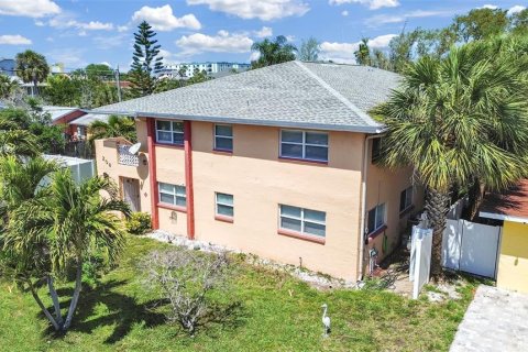 Propiedad comercial en venta en Indian Rocks Beach, Florida, 12 dormitorios, 423.26 m2 № 2128692 - foto 27