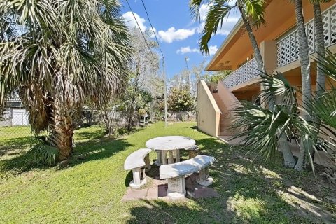 Propiedad comercial en venta en Indian Rocks Beach, Florida, 12 dormitorios, 423.26 m2 № 2128692 - foto 21