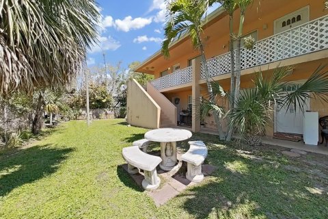 Propiedad comercial en venta en Indian Rocks Beach, Florida, 12 dormitorios, 423.26 m2 № 2128692 - foto 22