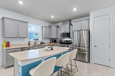 House in ESTATES AT LAKEVIEW PRESERVE in Winter Garden, Florida 4 bedrooms, 192.31 sq.m. № 1827001 - photo 9