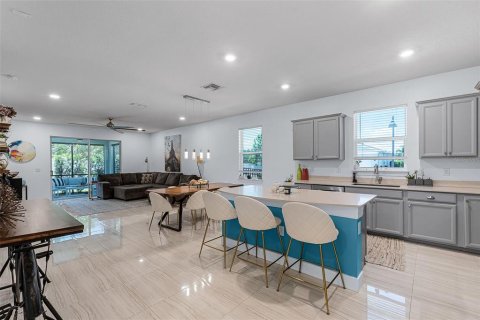 House in ESTATES AT LAKEVIEW PRESERVE in Winter Garden, Florida 4 bedrooms, 192.31 sq.m. № 1827001 - photo 7