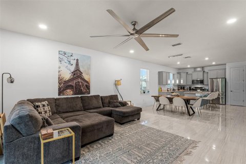House in ESTATES AT LAKEVIEW PRESERVE in Winter Garden, Florida 4 bedrooms, 192.31 sq.m. № 1827001 - photo 16