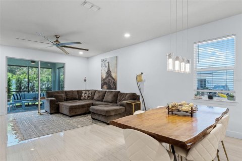 House in ESTATES AT LAKEVIEW PRESERVE in Winter Garden, Florida 4 bedrooms, 192.31 sq.m. № 1827001 - photo 11