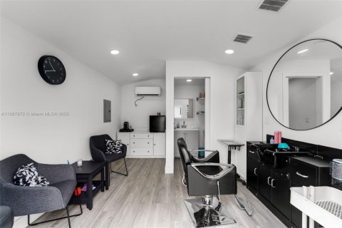 House in Miami, Florida 4 bedrooms, 152.64 sq.m. № 1881959 - photo 20